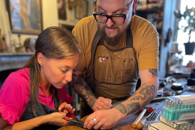 Handcraft your own silver ring in Bruges - Measuring and cutting silver to fit