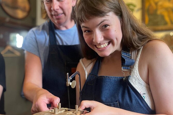 Handcraft your own silver ring in Bruges - Textures and marks make the band your own