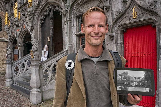 "Hidden Brugge" Photo Tour - 2hr open city tour & workshop - Starting at Burg Square with a quick camera tune-up