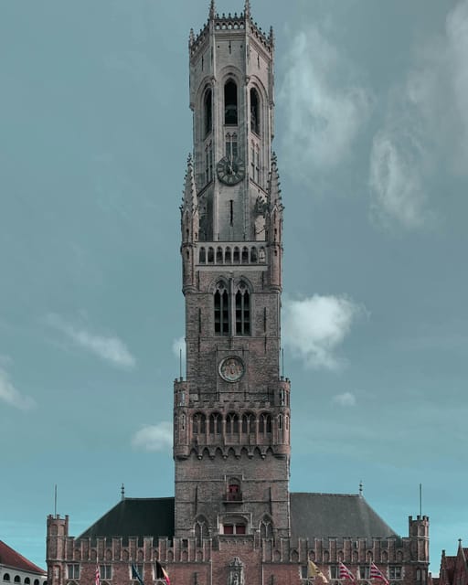 Historical walk in Bruges with local guide. Praline included - Key points to know before booking