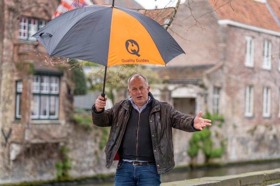 Historical walk in Bruges with local guide. Praline included - Starting beneath Bruges’ famous Belfry