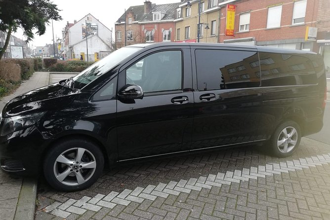 Luxury Minivan from Brussels airport to the city of Brussels - Meeting Your Driver at Café Java