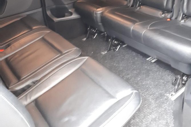 Luxury Minivan from Charleroi airport to the city of Brussels - Is the price fair for Brussels airport transport?