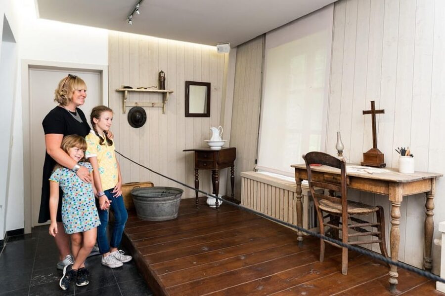 Mons : The Van Gogh House - Inside the small house where Van Gogh lived and worked