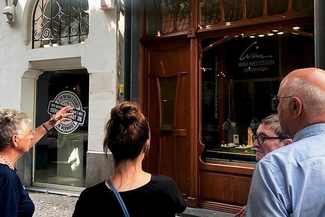 Private Antwerp's Diamonds and Jewellery Old City Center Historic Tour - Pascale Masselis offers the clearest hands-on connection
