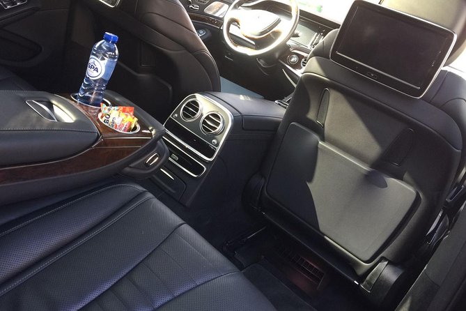 Private Arrival Transfer from Brussels Airport to Bruges with Business car - A delayed flight should not ruin the connection