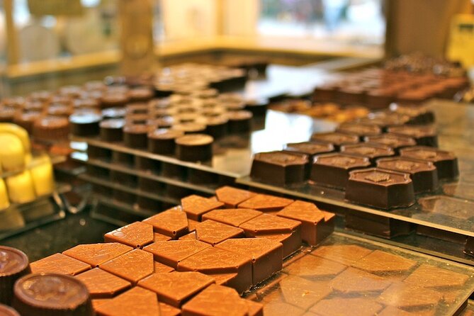 Private Bruges Food Tour: 8 Tastings of Local Delicacies - Diksmuids Boterhuis starts with meat and cheese