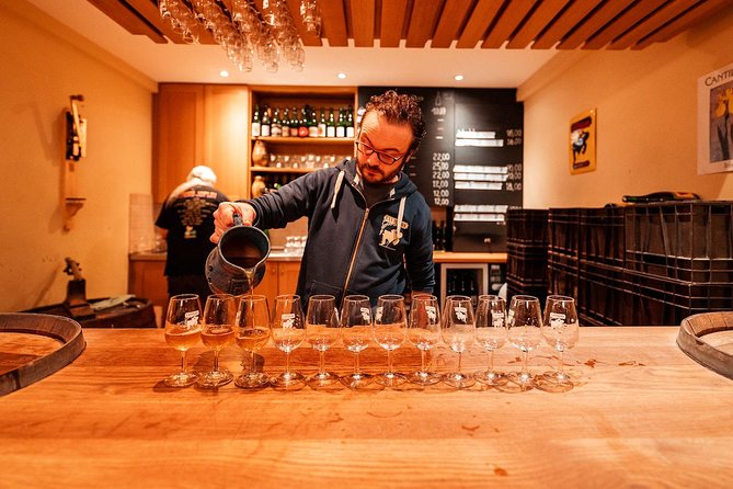 Private: Discover Brussels beer & breweries by a young local (incl. chocolate) - The traditional Brussels stop: In ’t Spinnekopke or Royal Theatre Toone
