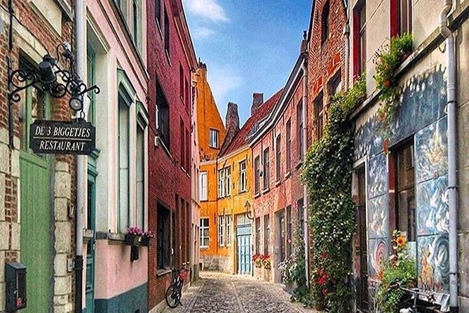 Private Hidden Gems Walking Tour in Ghent - The second chocolate stop: pralines at Deduytschaever