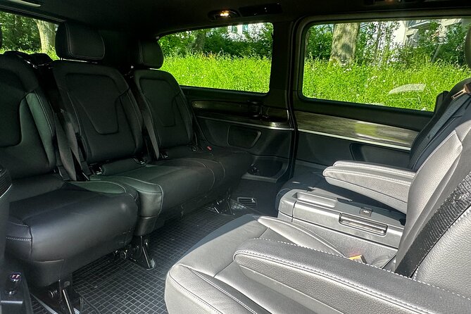 PRIVATE MPV TRANSFER FROM/TO BRUSSELS AIRPORT (Max 6 pax) ONE-WAY - A direct ride from Brussels Airport to your door