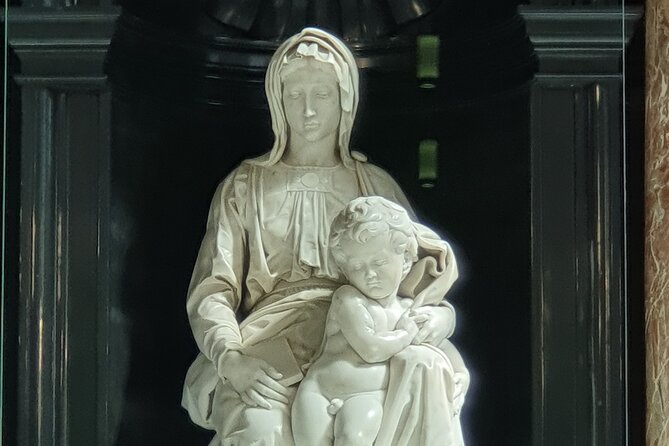 Private tour: From your hotel + see the Madonna of Michelangelo - Why Michelangelo’s Madonna gives this Bruges walk its focus