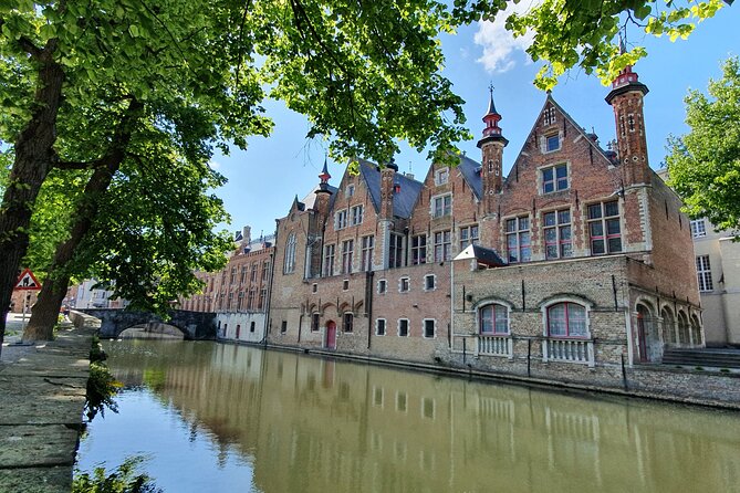 Private tour: From your hotel + see the Madonna of Michelangelo - The Beguinage, where the route becomes quiet