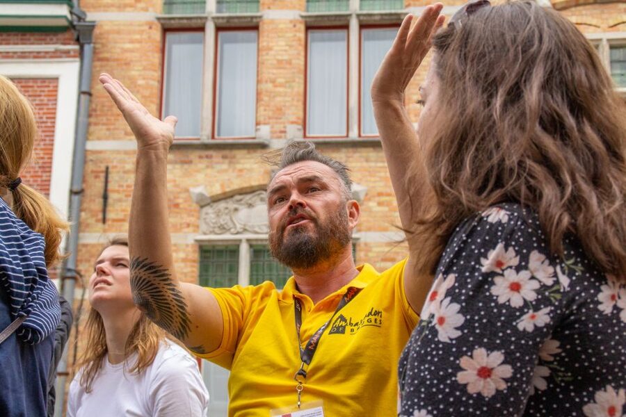 💛 Tell Me About Bruges 🏰 1000 Years of Stories by Locals ⭐ - What the two hours feel like