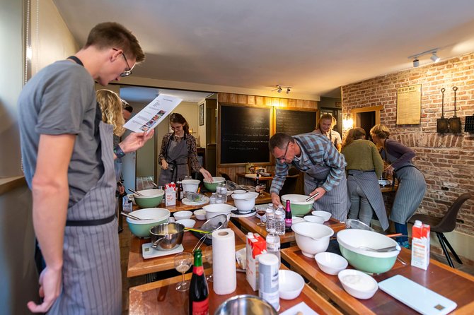 The Waffles 'n Beer Workshop in Bruges Centre - Group size and the role of the host