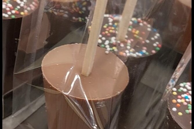 Walking Tour with Hot Chocolate and Chocolate Tasting - Art near the Groeningemuseum